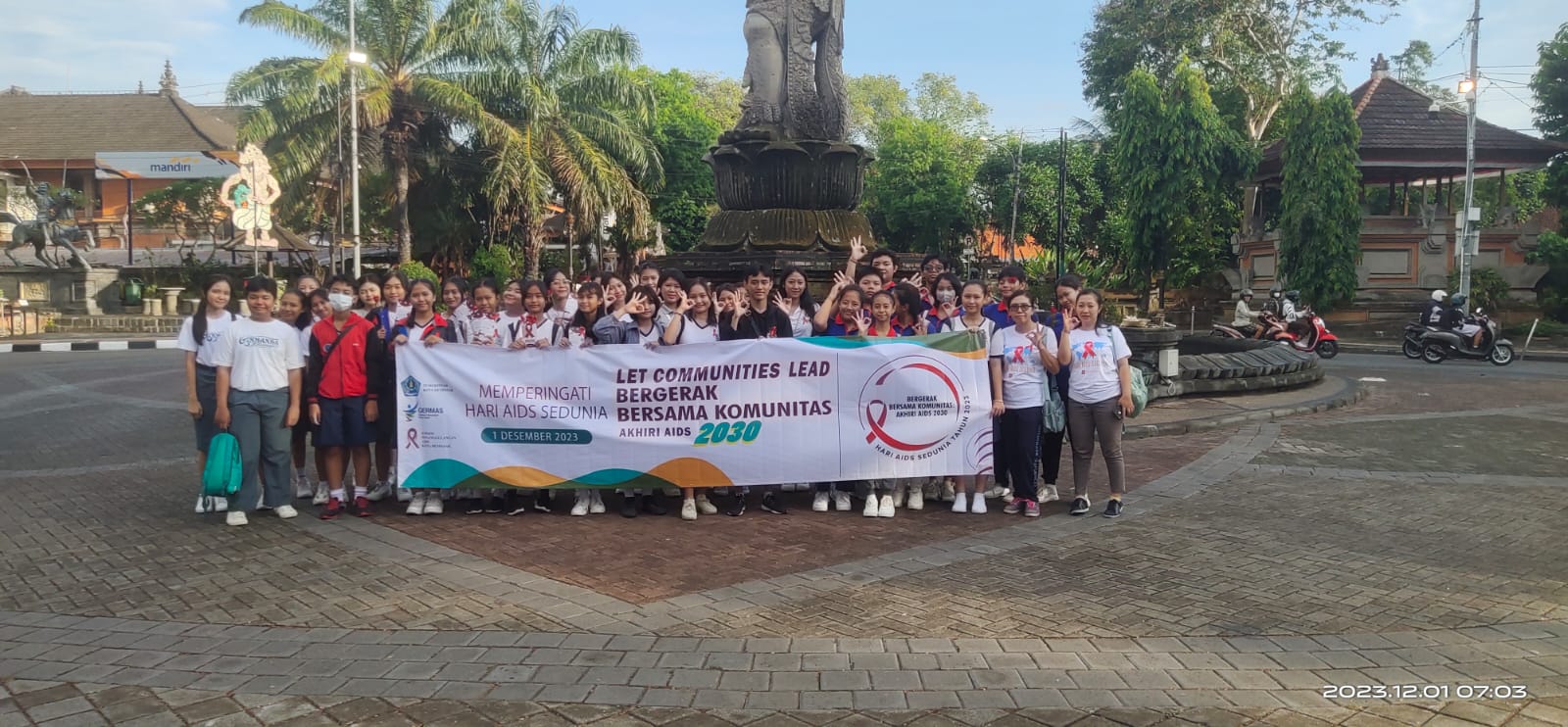 KPA Kota Denpasar Melaksanakan Kegiatan Bagi Bunga Mawar dan media KIE dalam rangka HAS 2023