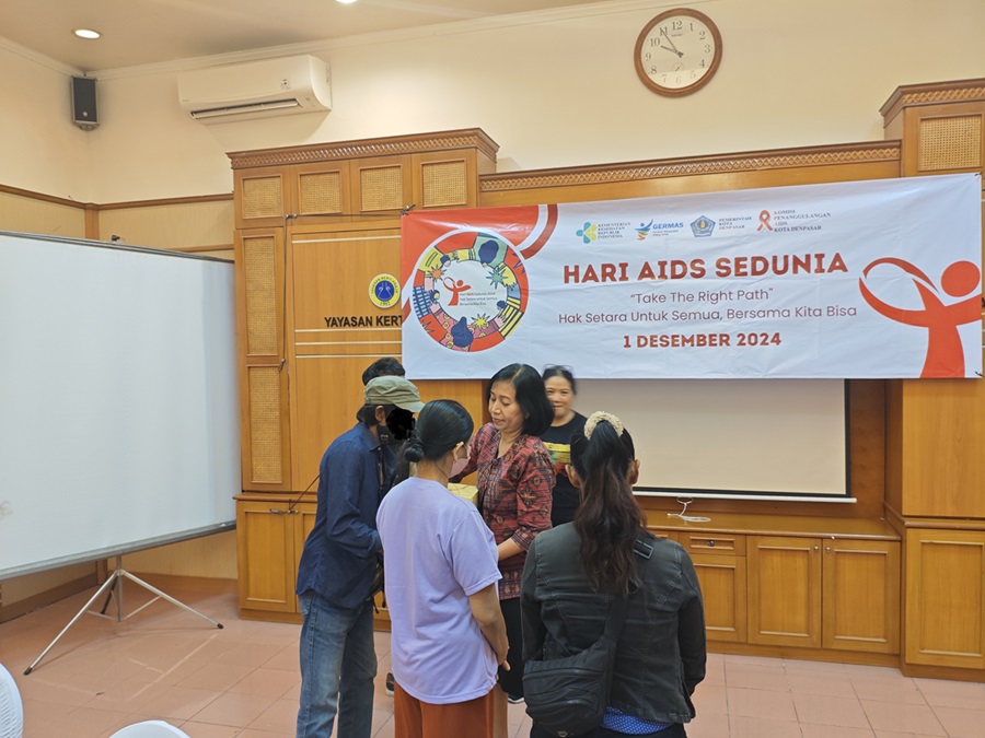 Pembagian Sembako dalam Rangka Hari AIDS Sedunia 2024 kepada ODHIV kurang mampu