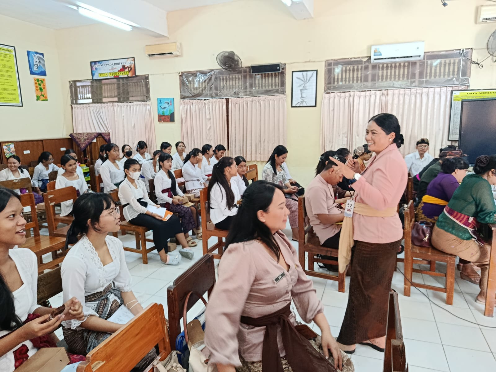 Tim Pembina UKS Kota Denpasar Gandeng KPA Kota Denpasar Laksanakan Kunjungan dan Pembinaan UKS di SMP Negeri 7 Denpasar
